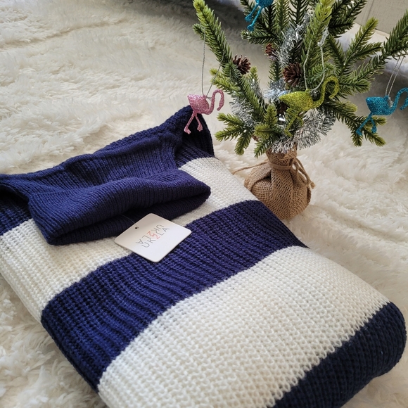 Blue and white striped turtle beck sweater - Picture 2 of 3